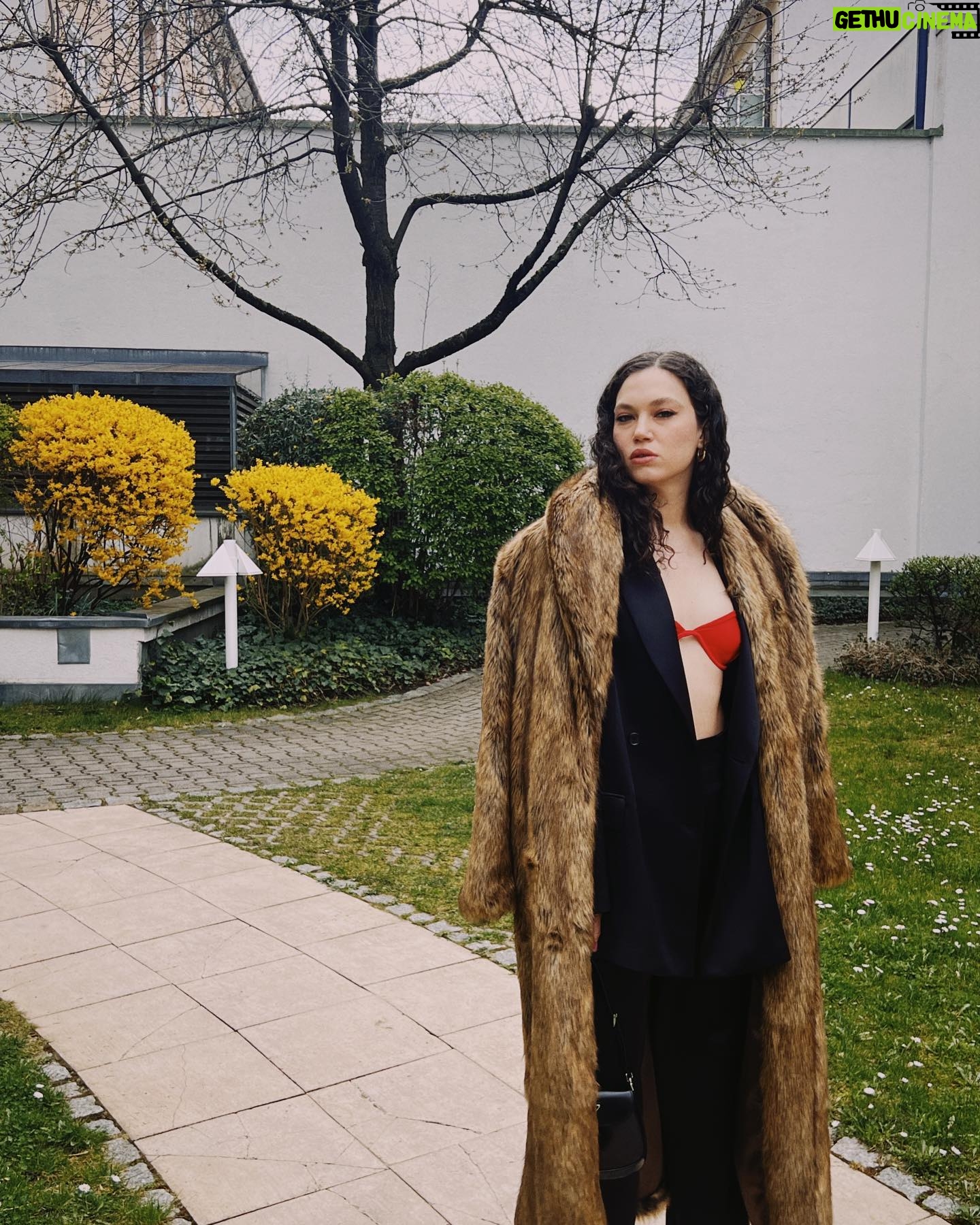 Melisa Şenolsun - 14.4K Likes - 🌹🌚