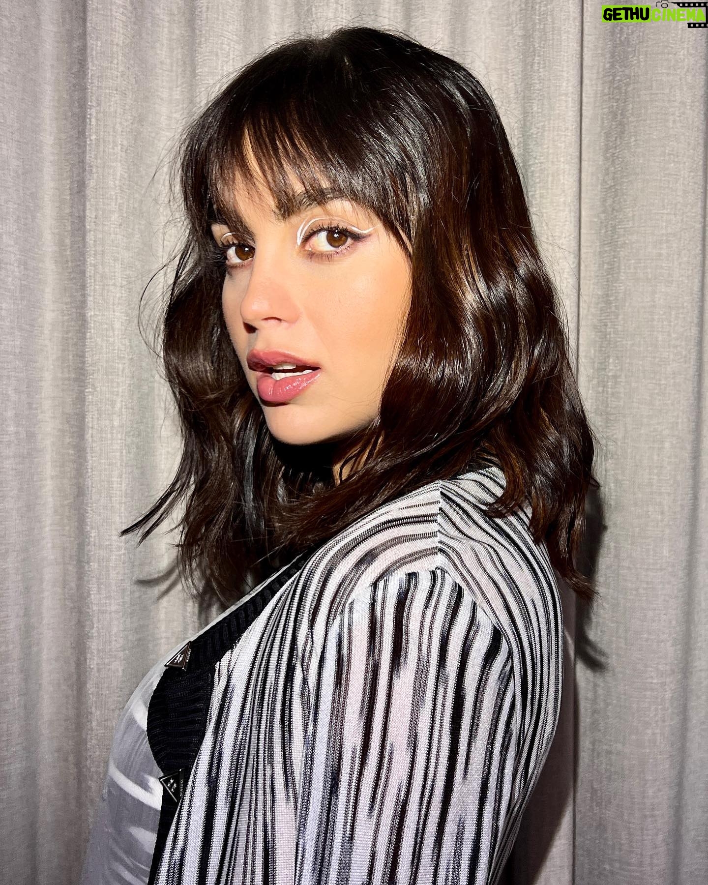 Melissa Barrera Instagram - Press day for @screammovies Ya no falta nada!