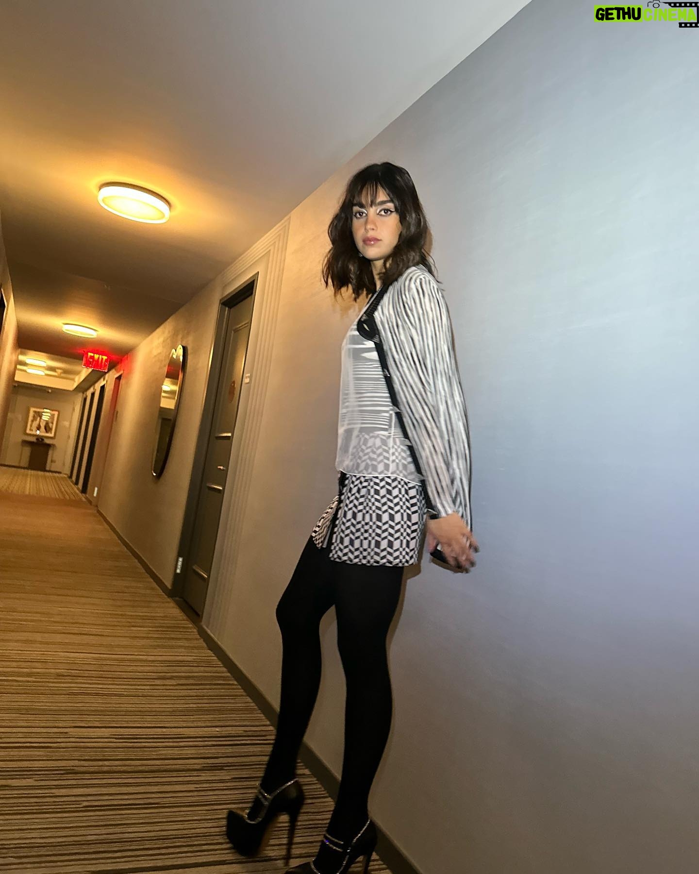 Melissa Barrera Instagram - Press day for @screammovies Ya no falta nada!
