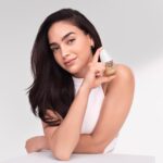 Melissa Barrera Instagram – #cliniquepartner #Ad 

Base de maquillaje digna de premio @clinique Even Better Clinical Serum Foundation #fragrancefree #nomakeupmakeup