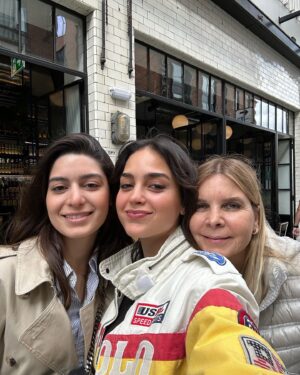 Melissa Barrera Instagram - 33 and rising 🙌🏻 what an unforgettable one. Gracias Dios, gracias universo, gracias a todos con los que tengo la fortuna de compartir momentos tan especiales que llevo tatuados en el corazón 🥹