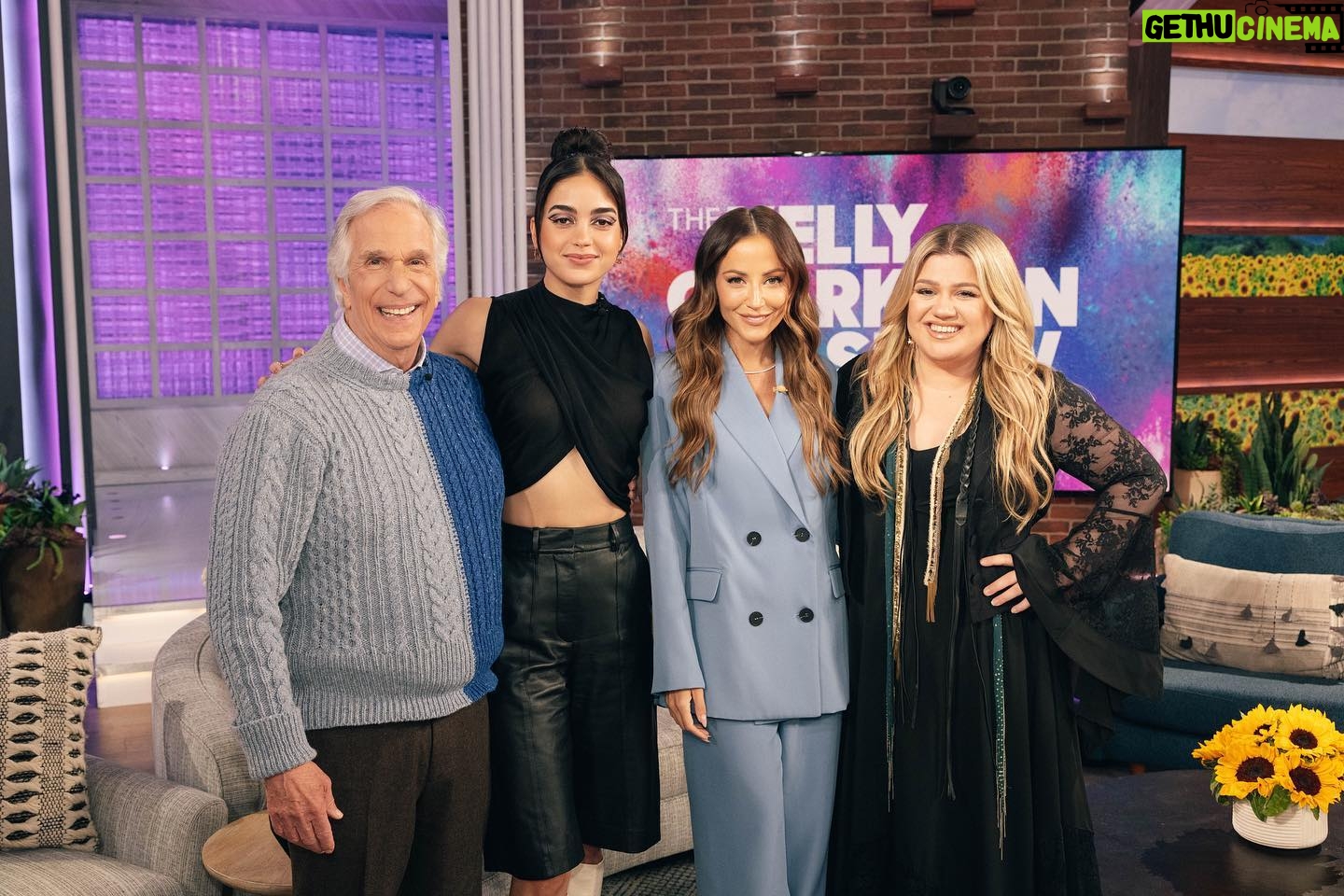 Melissa Barrera Instagram - Always the best time @kellyclarksonshow thank you for the good time and the good biscuits ❤️ Carmen out Friday in NY and LA!