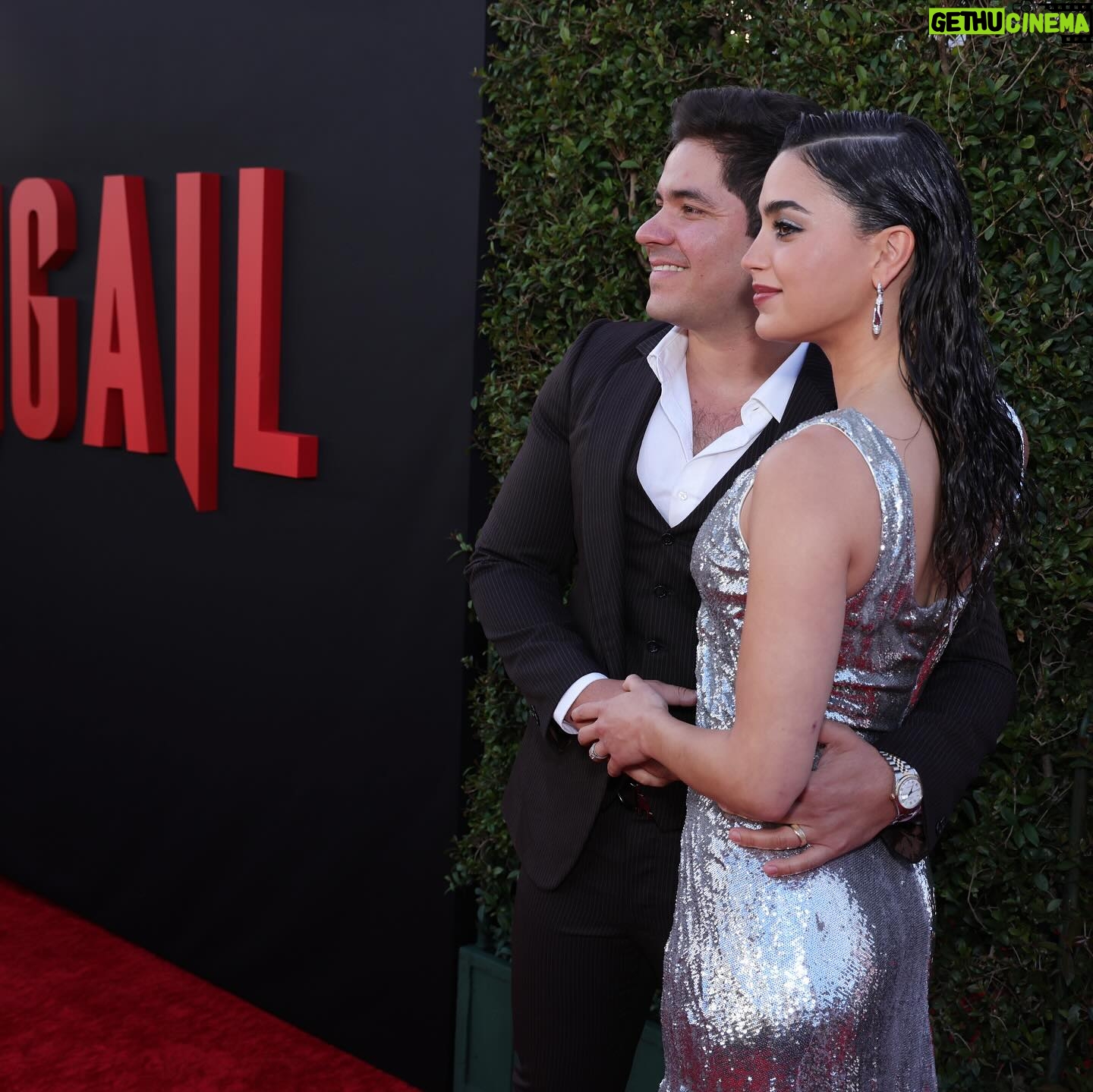 Melissa Barrera Instagram - Prepare for some @abigailthemovie spam cause yesterday was our premiere and it was WILD and I will not stop posting about it till all of y’all have seen it 😜❤️🩸 I love all of these humans and thank you to everyone that came out to see the movie with us WOW 😍 First showings tonight and then this weekend and I hope you can come out and have a blast and support. It’s a bloody good time 🧛♀️