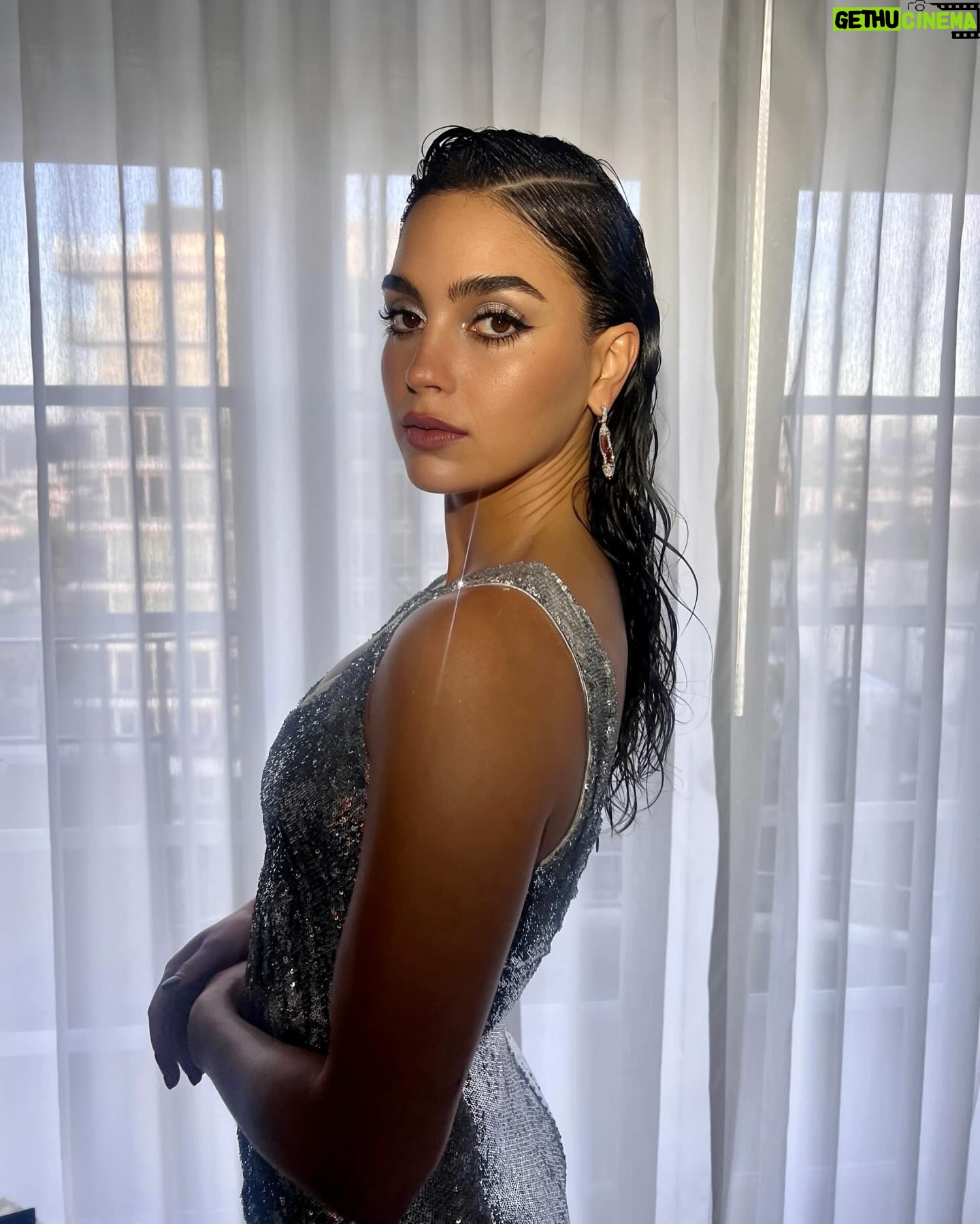 Melissa Barrera Instagram - @abigailthemovie premiere look. Team really hit this one out of the park 🩸