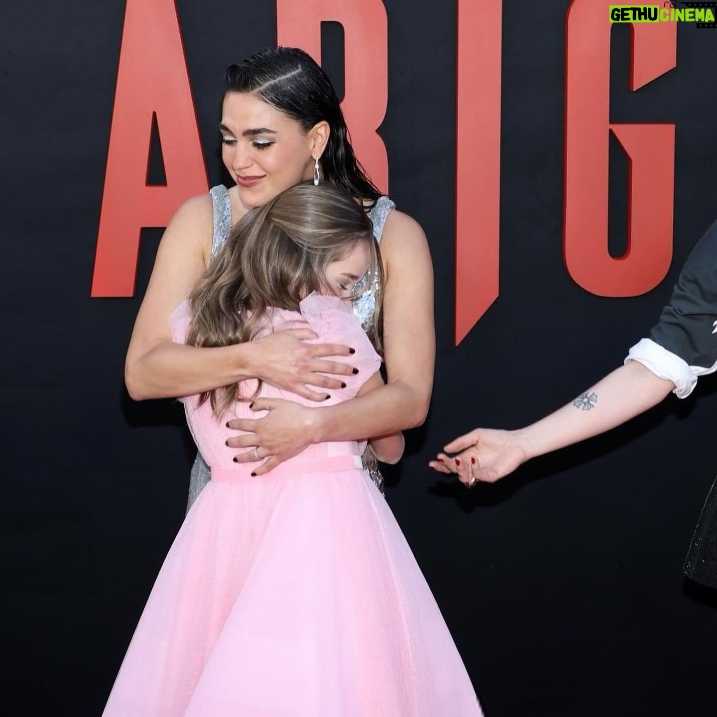 Melissa Barrera Instagram - Prepare for some @abigailthemovie spam cause yesterday was our premiere and it was WILD and I will not stop posting about it till all of y’all have seen it 😜❤️🩸 I love all of these humans and thank you to everyone that came out to see the movie with us WOW 😍 First showings tonight and then this weekend and I hope you can come out and have a blast and support. It’s a bloody good time 🧛♀️