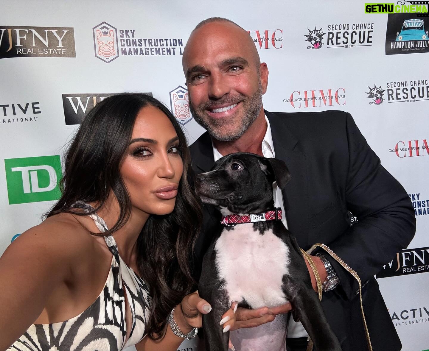 Melissa Gorga Instagram - If you're not following or know what @nycscr is about you should 🐶❣️ Love being able to support and help the fur babies. Xoxo