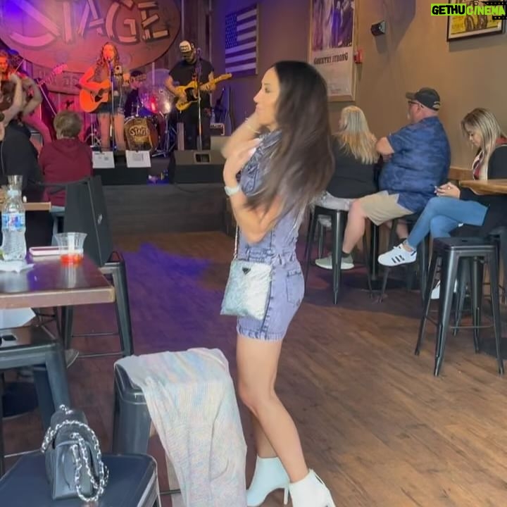 Melissa Gorga Instagram - Y'All!!! I'm in Nashville!!! I'm busting out all the denim for the next 24hours!! @envybymg #nashville