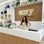 Melissa Gorga Instagram - Welcome to @envybymg Huntington🖤Thank you so much to all of the amazing people that showed up. Including all of my incredible friends I appreciate you more than you know❣️ and shout out to the @theivy for the delicious food & cocktails after🥂❣️#envybymg