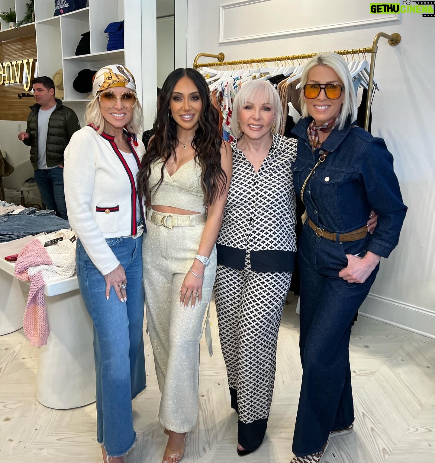 Melissa Gorga Instagram - Welcome to @envybymg Huntington🖤Thank you so much to all of the amazing people that showed up. Including all of my incredible friends I appreciate you more than you know❣️ and shout out to the @theivy for the delicious food & cocktails after🥂❣️#envybymg