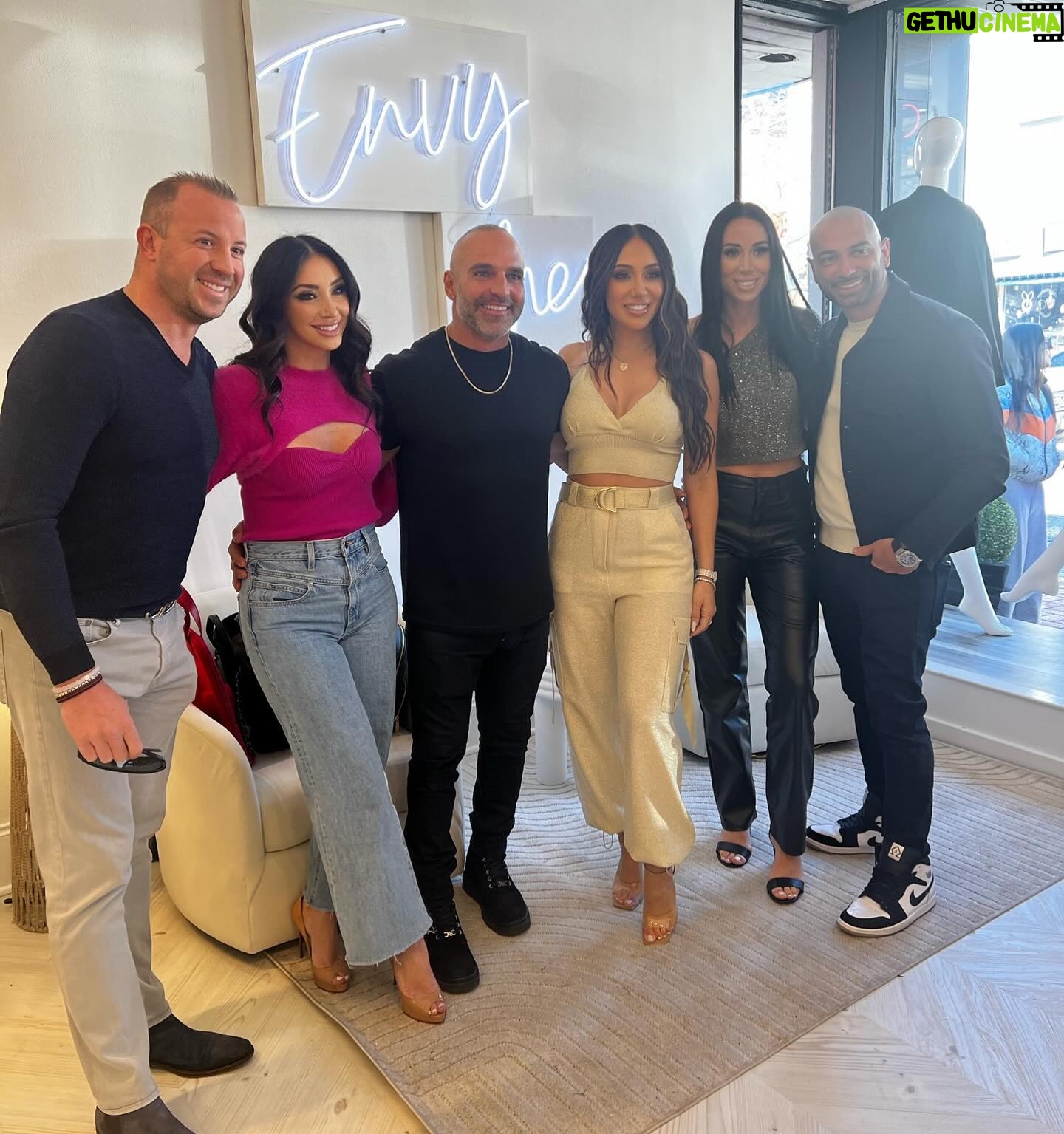 Melissa Gorga Instagram - Welcome to @envybymg Huntington🖤Thank you so much to all of the amazing people that showed up. Including all of my incredible friends I appreciate you more than you know❣️ and shout out to the @theivy for the delicious food & cocktails after🥂❣️#envybymg
