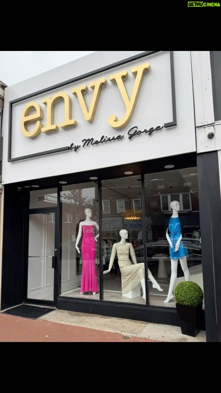Melissa Gorga Instagram - Sky is the limit ☁️ See you tomorrow Huntington NY 🙏🏼 @envybymg !! I'll be there 10-4pm. March 24th! 389 New York Ave Huntington, NY #envybymg #rhonj #huntington envybymg.com