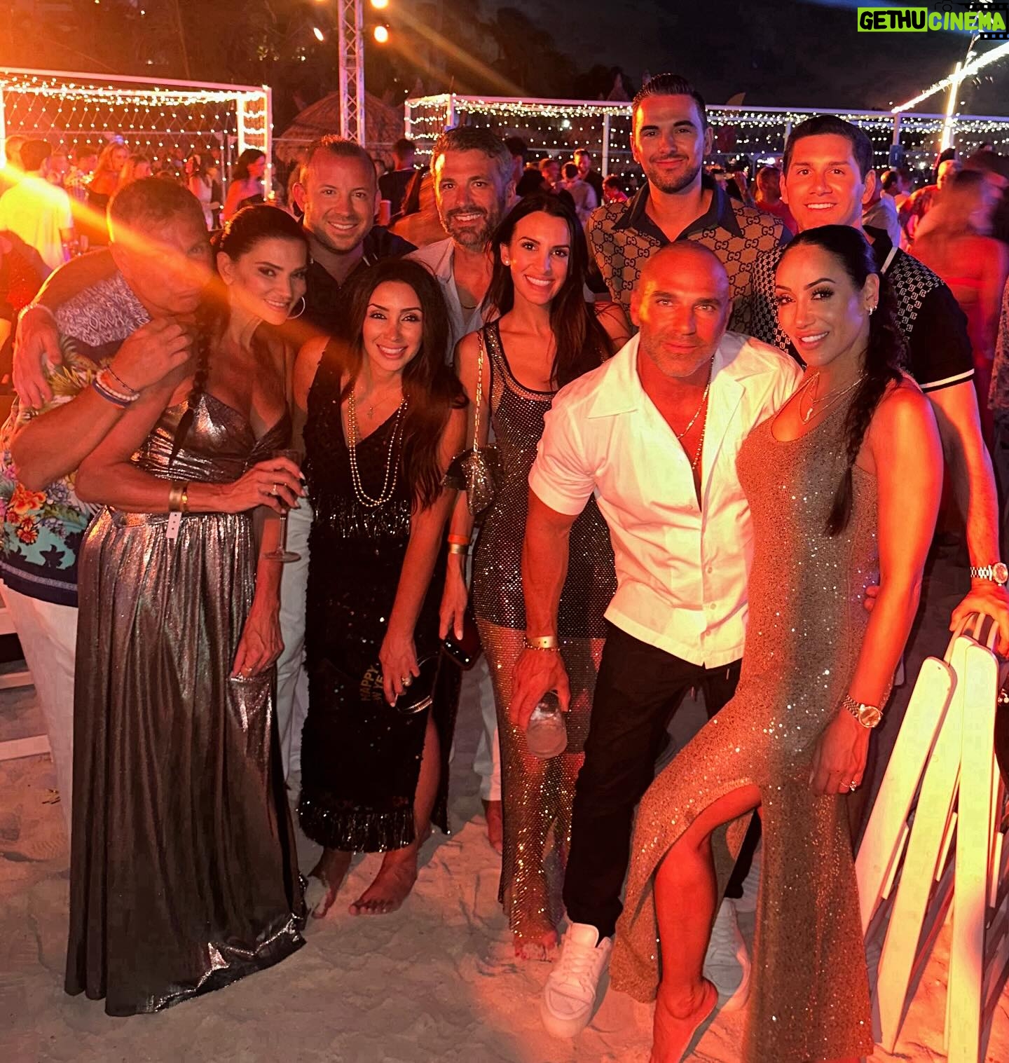 Melissa Gorga Instagram - Let’s get it 2024✨DAY 1 STARTS TODAY. Make the changes, push harder, compete with yourself. Happy New Year everyone. I LOVE U ALL ❣️