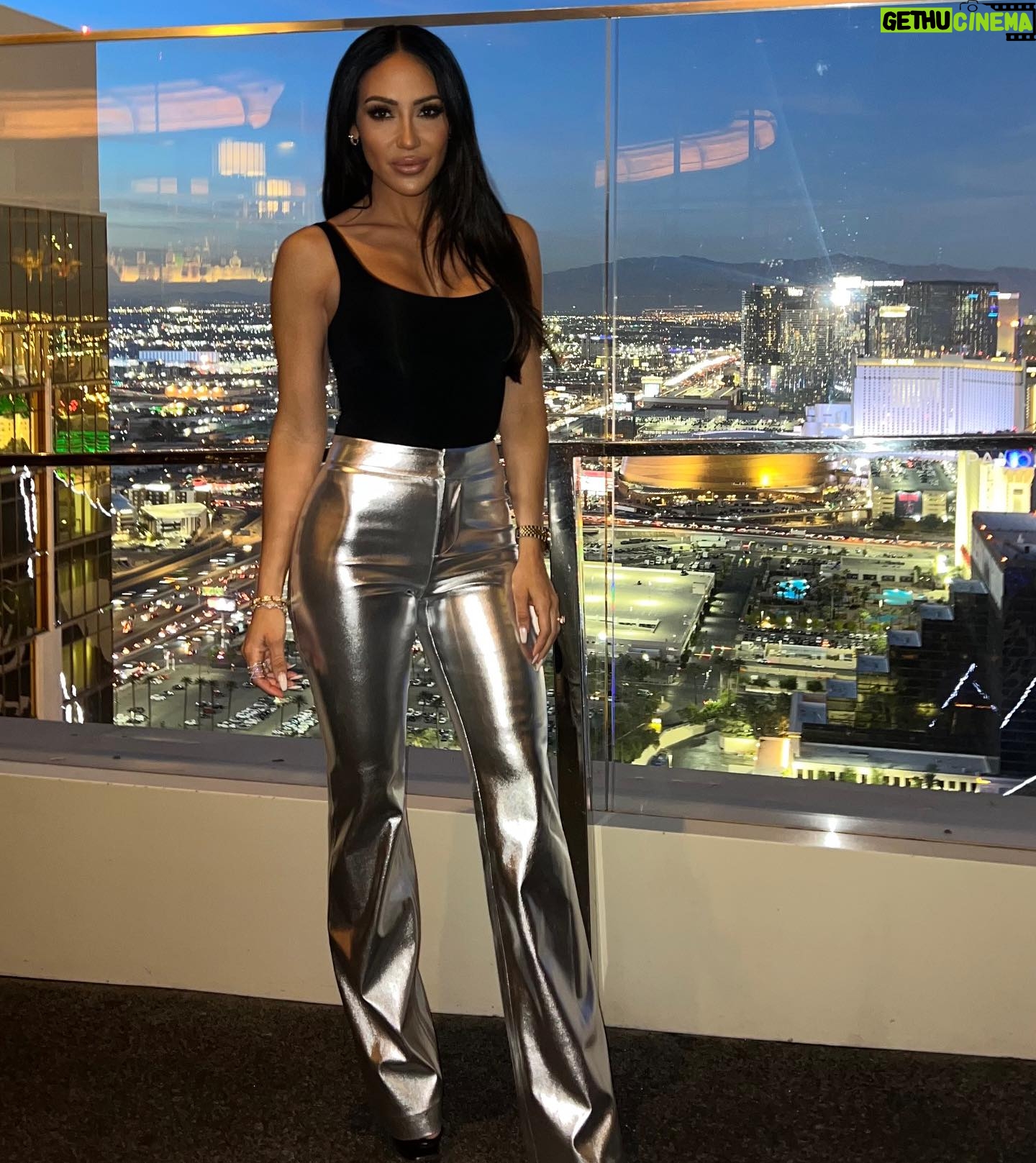 Melissa Gorga Instagram - Platinum pants is the way to go in Vegas 🪙 Day 1 #bravocon