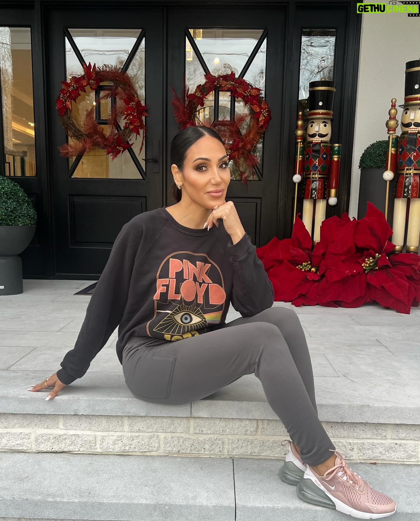 Melissa Gorga Instagram - It’s legging season!!❄️ I’m loving all these from @ryannandrose They are the most comfy! Cute patterns, some are fleece🤗and they are all high waisted with an awesome pocket for your phone! Check them out 🫶🏼