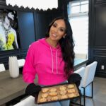 Melissa Gorga Instagram - Happy #NationalCookieDay!!! I made the best kind😘Sprinkle cookies! I’ve teamed up with @shopritestores to give you the best recipe! Head to the link in my stories for the full recipe, and to watch me make them!! I'm officially a baker 👩🏻‍🍳 #ShopRiteHolidayBaking #BowlandBasket #sponsored