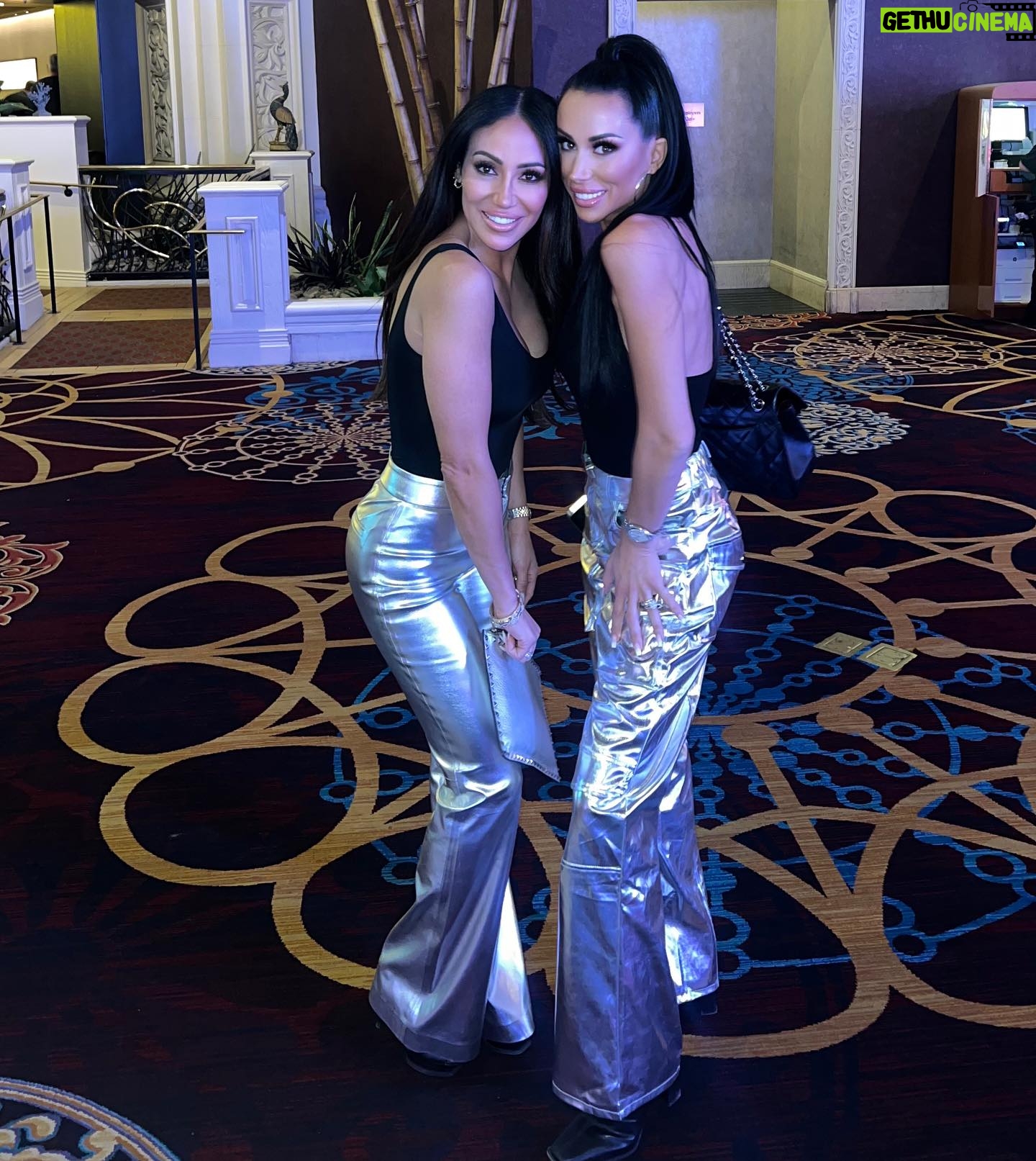 Melissa Gorga Instagram - Platinum pants is the way to go in Vegas 🪙 Day 1 #bravocon