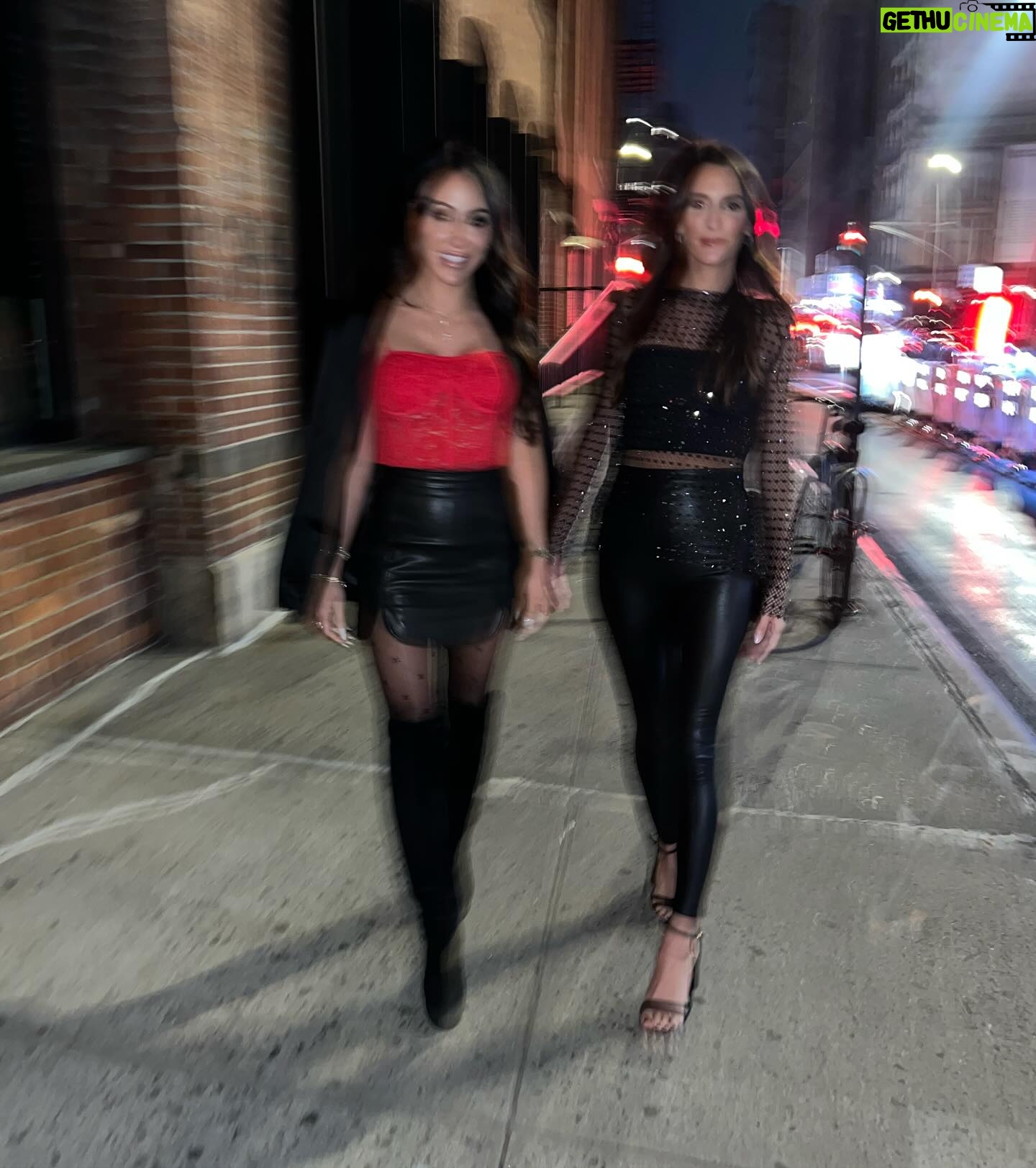 Melissa Gorga Instagram - Annual NYC cousins weekend 🎄They are my world! Love making memories with them year after year❣️