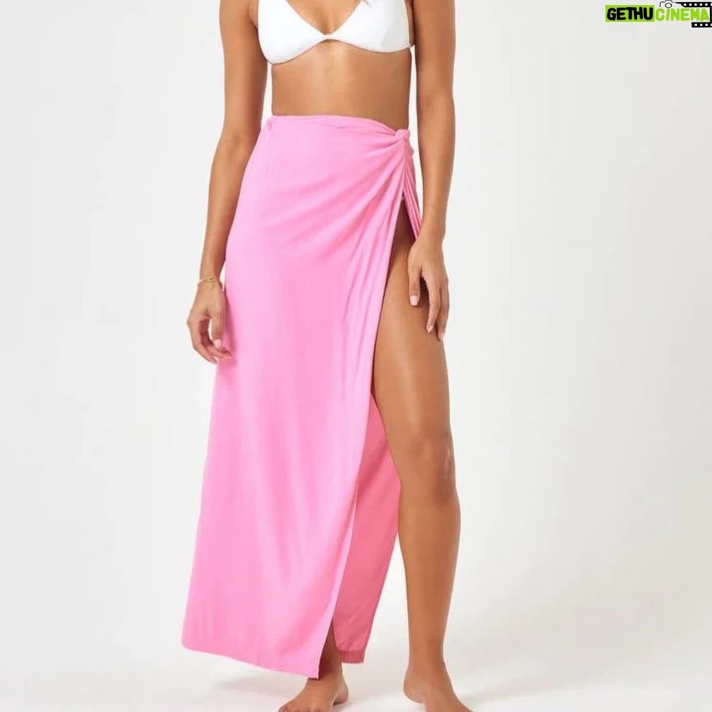 Melissa Gorga Instagram - Don't you love a good bikini, chic one piece, & a good coverup ππ»ββοΈπ Swimwear has landed! @envybymg π P.S. this line of swimwear is amazing. It's so stretchy and fits your body like a gloveβ¦ One size.....