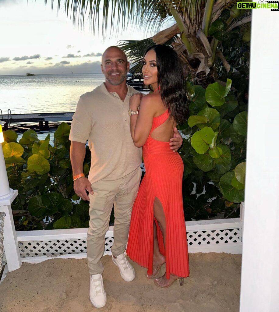 Melissa Gorga Instagram - He took me to this restaurant on our first vacation together. Now we bring our children🫶🏼 #life #aruba 🌴
