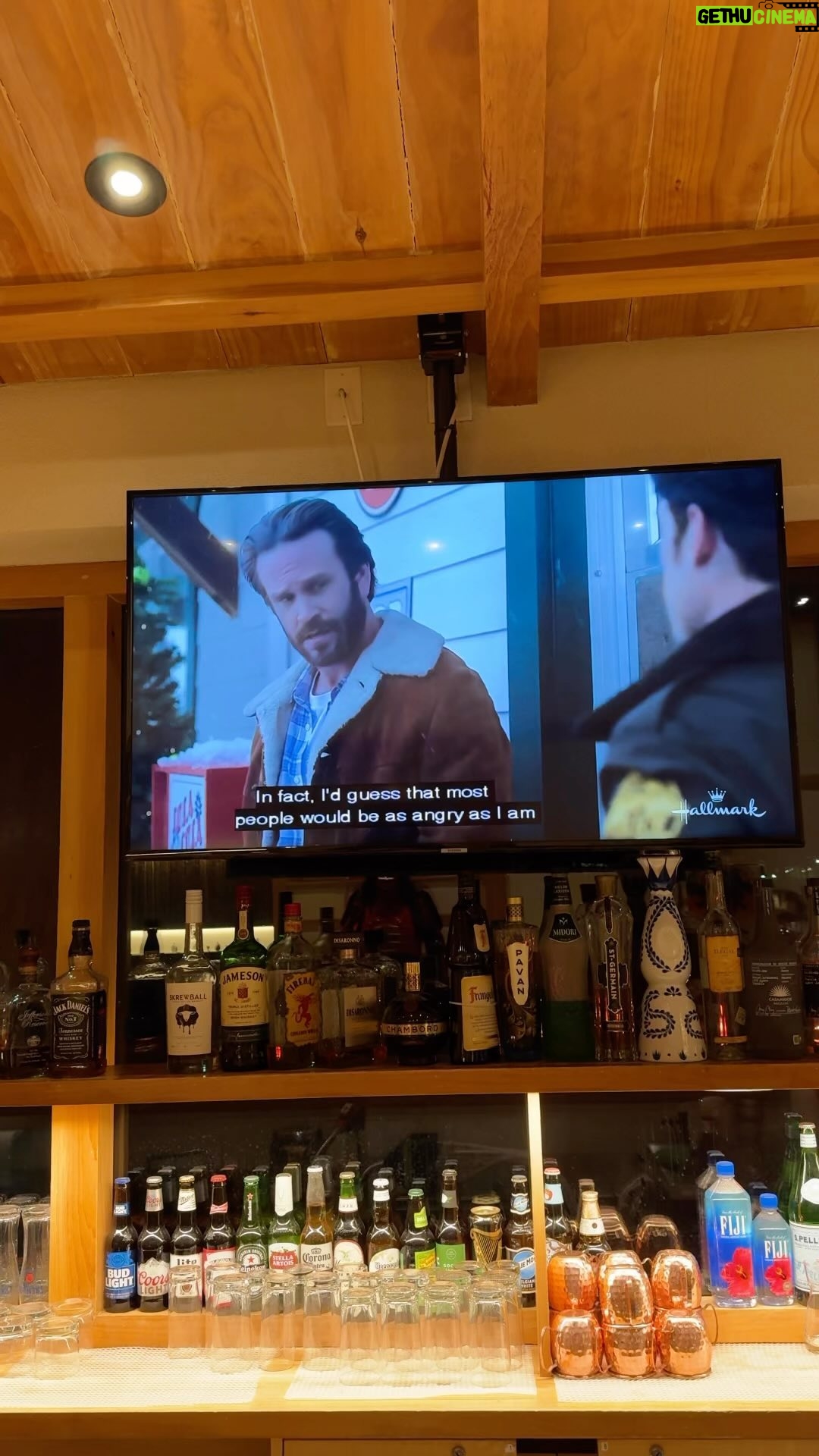 Melissa Joan Hart Instagram - When you're sitting at the bar and the guy a few stools over looks familiar. New movie tonight with so many of my friends #ChristmasonCherryLane on @hallmarkchannel @johnbrotherton @theerincahill @jonathandbennett @therealcatherinebell