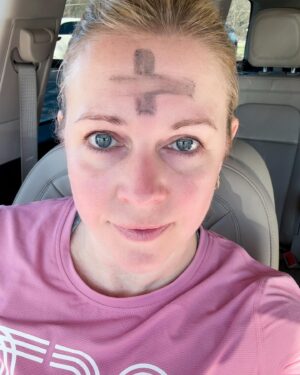 Melissa Joan Hart Instagram - Ashes to ashes, dust to dust! May you feel the Lords peace in this Lenten season! 40days till Easter. #AshWednesday