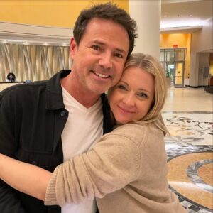 Melissa Joan Hart Instagram - Hey dude, 90s con has begun! See you all this weekend! #90sCon @thats4ent