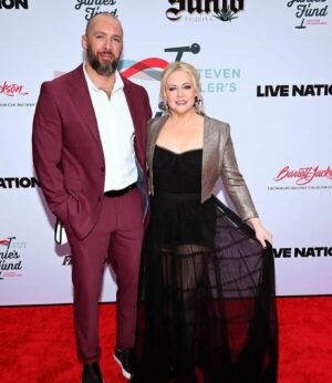 Melissa Joan Hart Instagram - Date night! #GrammyAwards @janiesfund @youthvillages