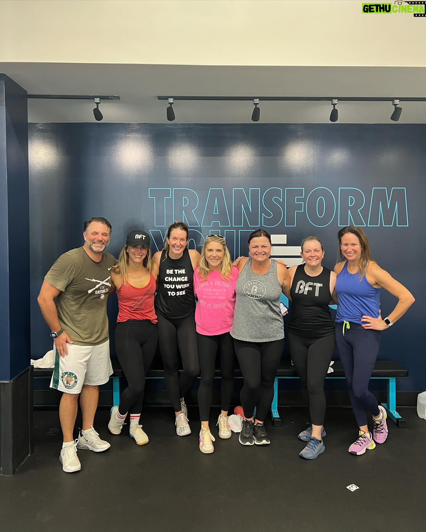 Melissa Joan Hart Instagram - Had to fly all the way back to Connecticut just to get a workout in with my besties at @bft_westport! (But don't be jealous @bft_brentwood, I'll be back soon!)