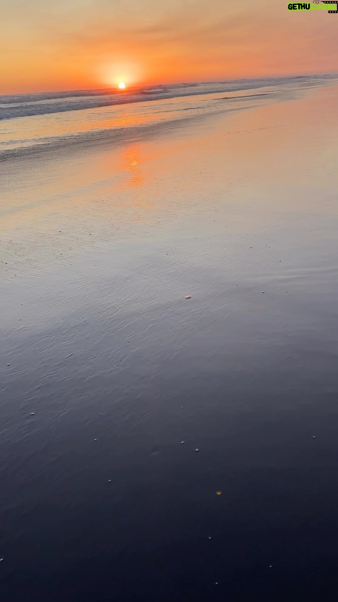Melissa Joan Hart Instagram - One of the most gorgeous beaches, sunsets, warm waters and soft sand! Sound on for relaxing #ASMR! #Guatemala #juanGaviota