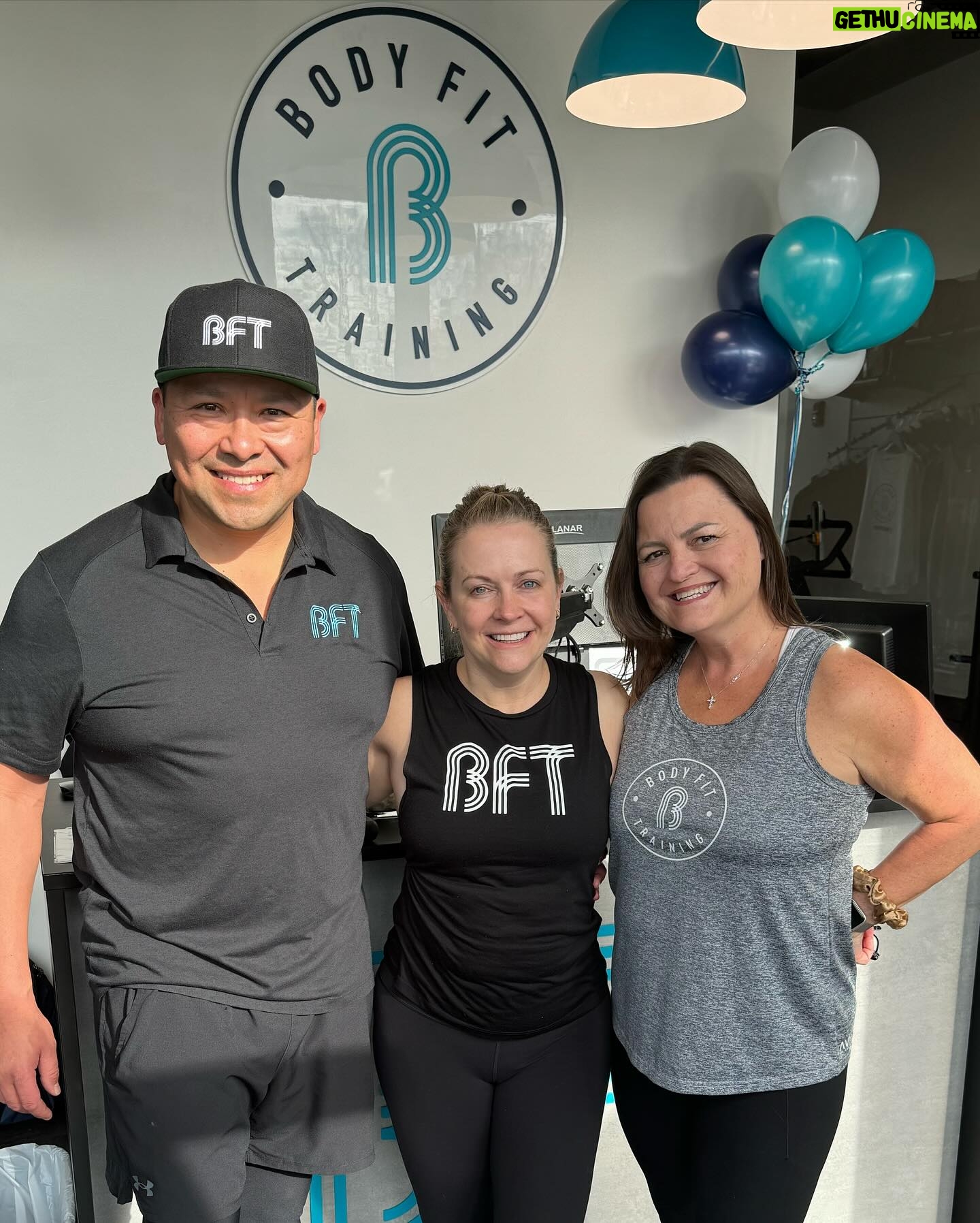 Melissa Joan Hart Instagram - Had to fly all the way back to Connecticut just to get a workout in with my besties at @bft_westport! (But don't be jealous @bft_brentwood, I'll be back soon!)