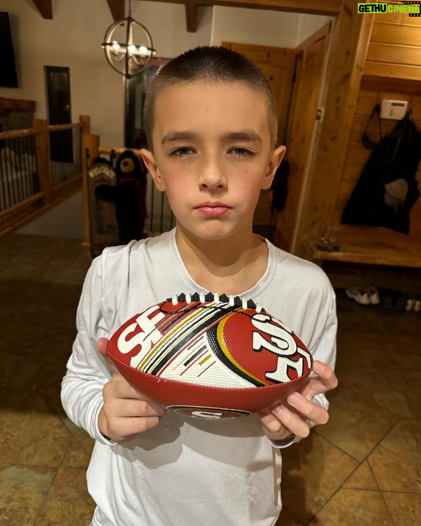 Melissa Joan Hart Instagram - Another family superbowl loss to the @chiefs , another bet won! Bye bye hair! Swipe for before.