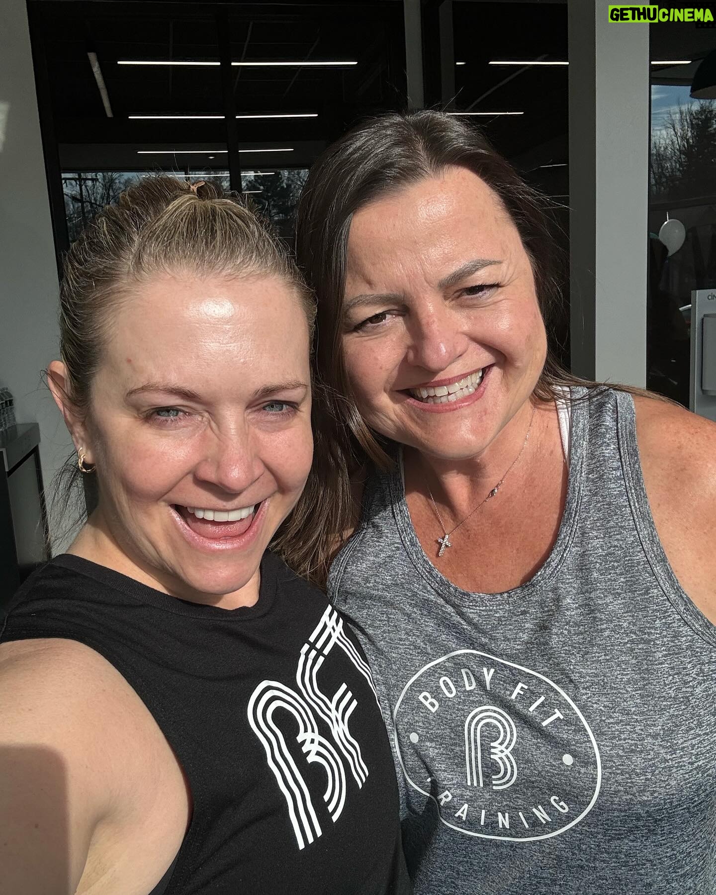Melissa Joan Hart Instagram - Had to fly all the way back to Connecticut just to get a workout in with my besties at @bft_westport! (But don't be jealous @bft_brentwood, I'll be back soon!)