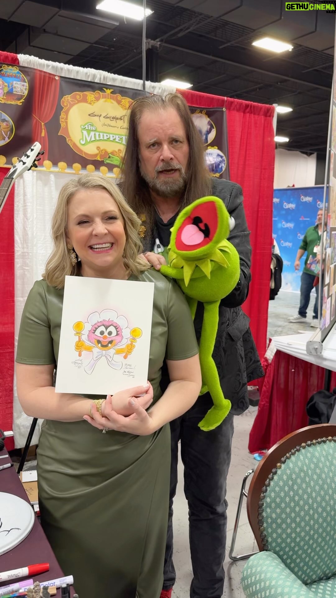 Melissa Joan Hart Instagram - Had some fun with #Kermit and @guyfgilchrist at #ChristmasCon. He gifted me a great Baby Animal drawing and I will treasure it!