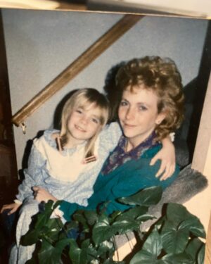 Melissa Joan Hart Instagram - Happy happy birthday to my beautiful mother @paulajhart56! Birther of 7 children (6 without an epidural) manager of my career, hippy gardener, novice gourmet chef, creator of family television (she's the reason you probably watched me on TV), club queen extraordinaire and everyone's favorite party hostess! I'm smothering you in kisses from afar and can't wait to hug your face soon!!!