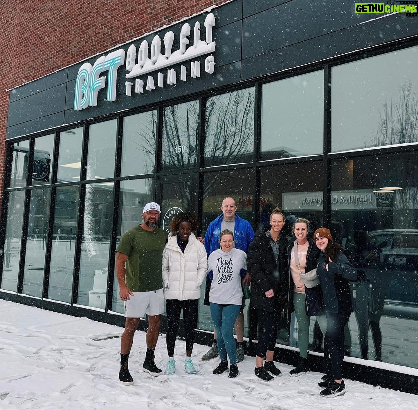 Melissa Joan Hart Instagram - Even the rare snow of Nashville couldn't keep this crew from getting their sweat on today! @bft_brentwood