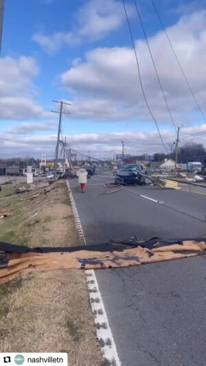 Melissa Joan Hart Instagram - I was at Christmas Con when the tornadoes blew through my hometown of Nashville this weekend. My family and friends were all safe but for the parts of our city that got hit, which includes the power plant that supplies power to thousands, it's gonna be a big rebuilding process. Christmas won't be the same for so many this year.  Praying for those who lost loved ones and whose homes, businesses and churches were destroyed.  Donate here⬇️