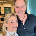 Melissa Joan Hart Instagram - Me and @realbarrywatson wore our green for #StPatricksDay at #90sCon (slide the page for proof) but can you name the two Christmas movies we made together for @lifetimetv? @thats4ent