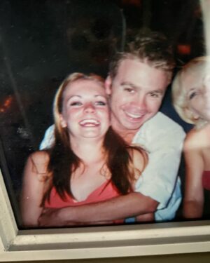 Melissa Joan Hart Instagram - Happy birthday Spizz! Missing you today and always! 
My sweet friend Angelo Spizzirri has been gone 16 years now from suicide with a gun. 🛑If you need help please call 988 from the US!! 🛑
Help me celebrate Spizz today by watching one of his great movies including #TheRookie and #Groove.