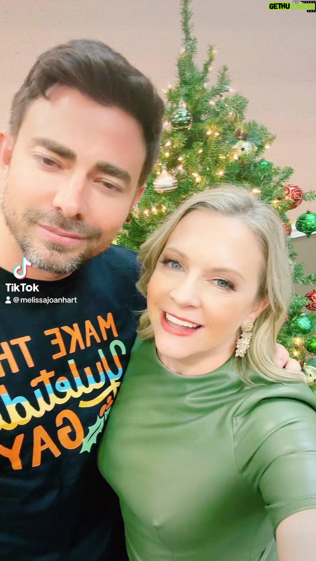 Melissa Joan Hart Instagram - Baby it's time to scurry out of #ChristmasCon! Merry Christmas and see you all next year at @thats4ent. @jonathandbennett @ashleywilliamsandcompany @benjaminayres @danicamckellar @cameronmathison @theerincahill @awalkk35 @aliciawitty @wesbrown225