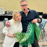 Melissa Joan Hart Instagram - Me and @realbarrywatson wore our green for #StPatricksDay at #90sCon (slide the page for proof) but can you name the two Christmas movies we made together for @lifetimetv? @thats4ent
