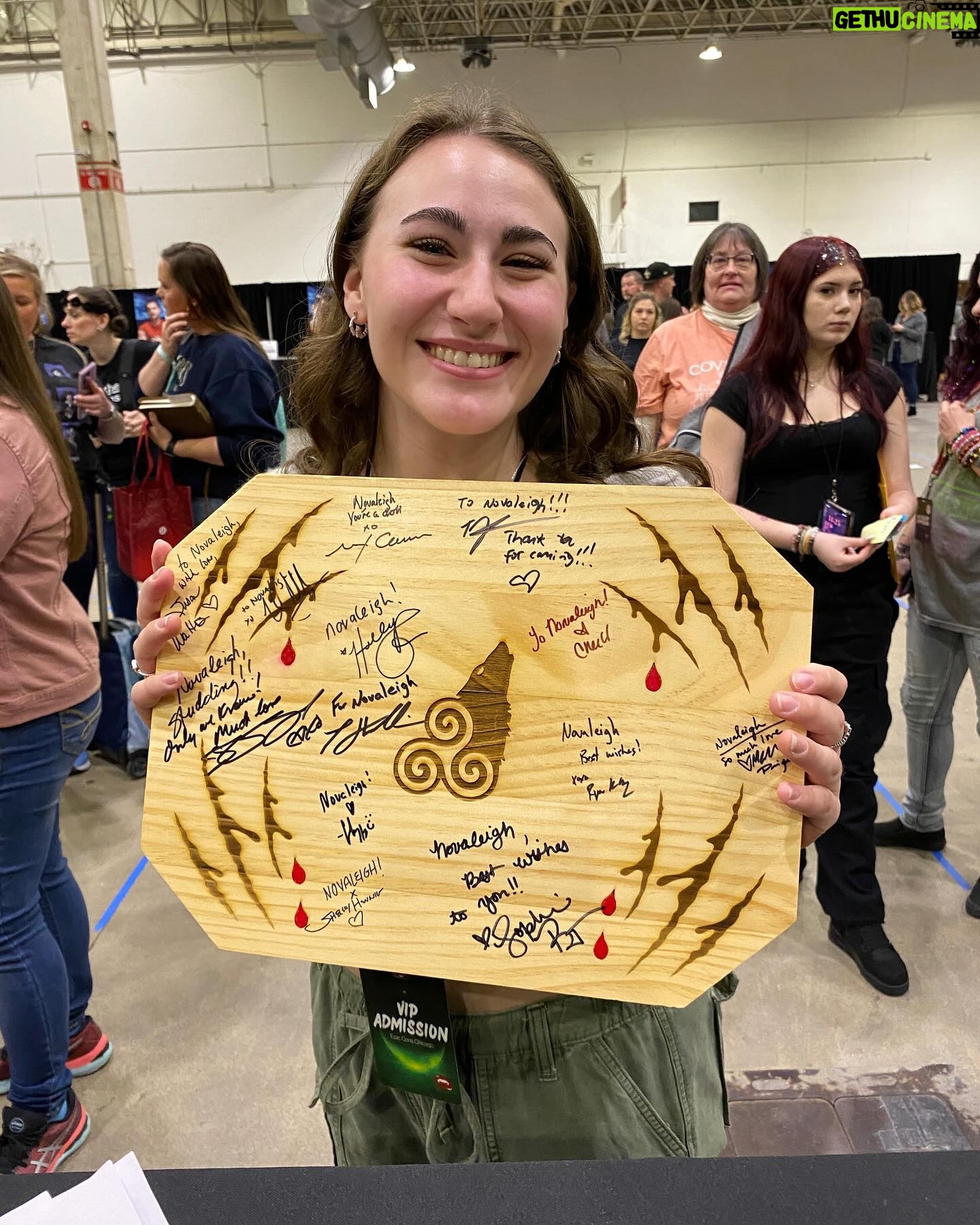Melissa Ponzio Instagram - #TeenWolf at @epiccons going on now!!! Thanks to everyone for the memories and laughs…and for #ChicagoFire and #TheWalkingDead families as well!!!