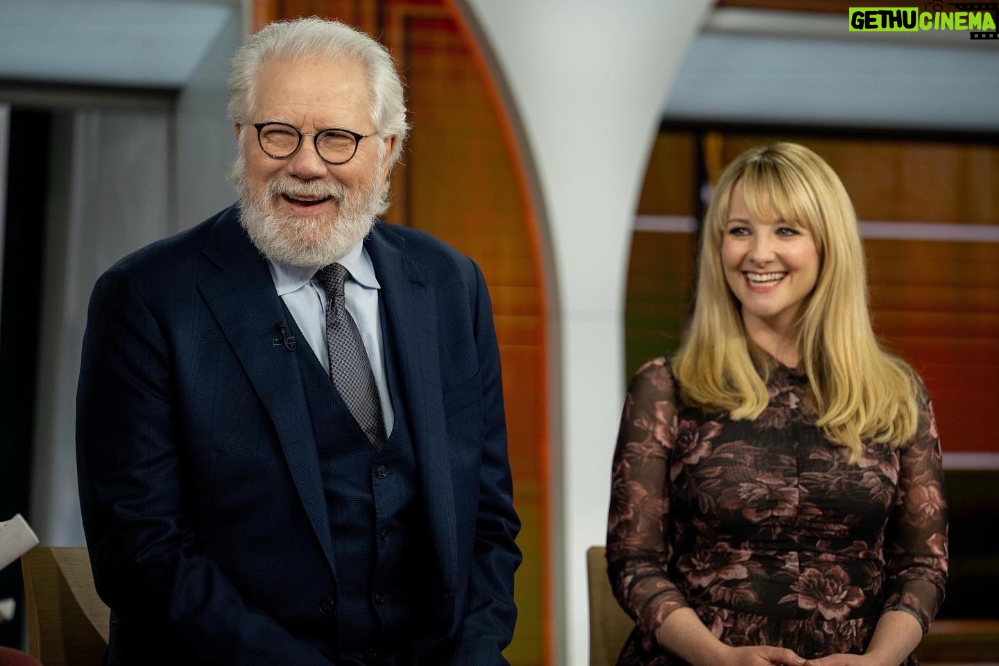 Melissa Rauch Instagram - Loved getting to talk all things #NightCourt with the wonderful #JohnLarroquette on @todayshow ๐ ๐งก @nbc ๐ท credit: @photonate