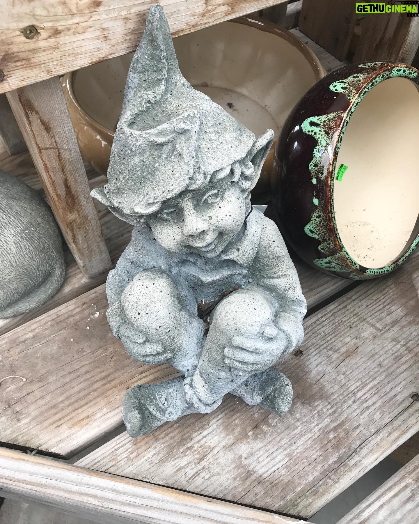 Melissa Rauch Instagram - My child pointed to this and said, “Mommy!” I gotta say, I’ve never felt more seen...