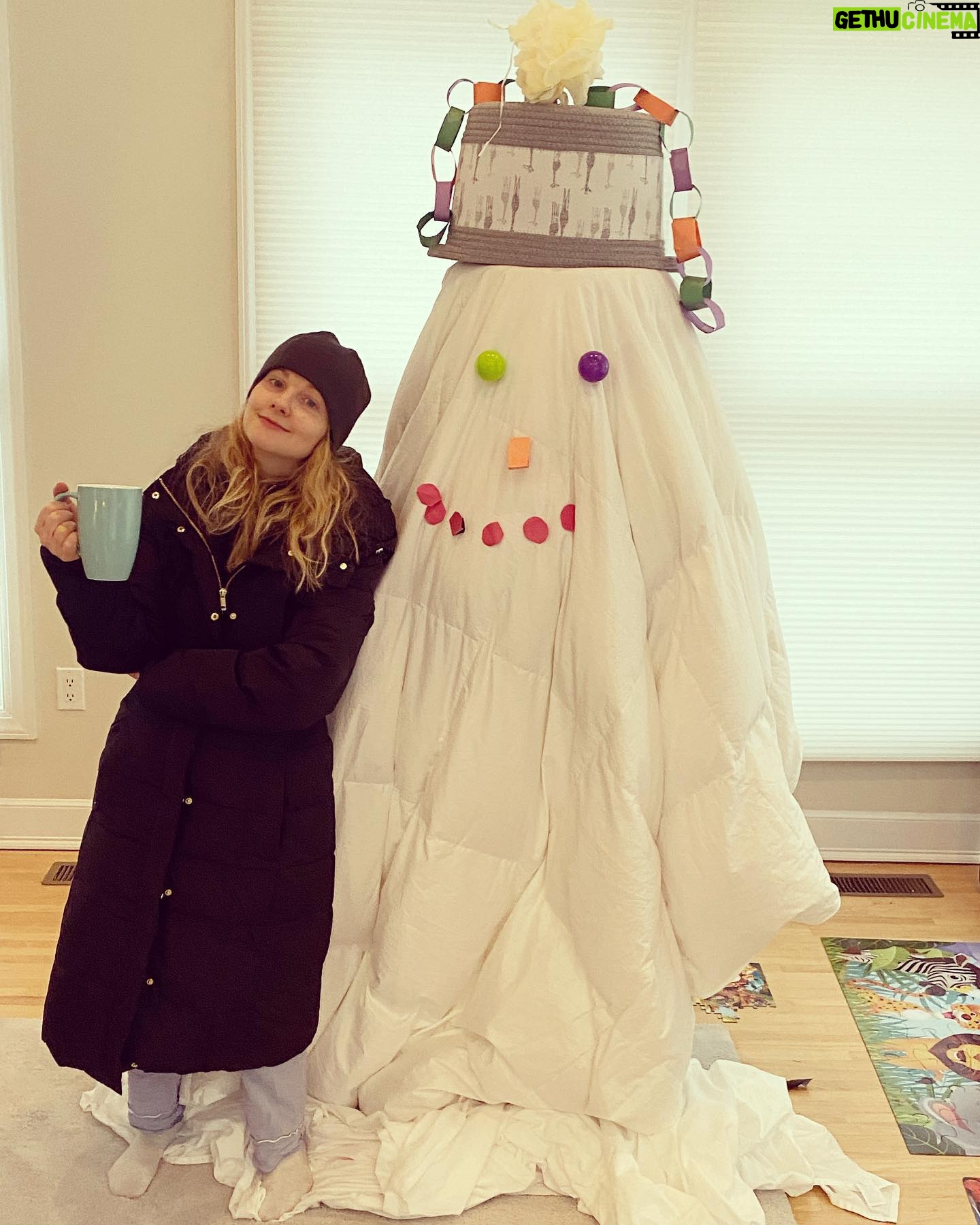 Melissa Rauch Instagram - When there’s zero chance of snow, but the kids want to build a snowman. ⛄️ ***I’m fully aware this dude is borderline terrifying… ❄️