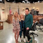 Melissa Rauch Instagram - My primary reasons for watching the Winter Olympics…(these two national treasures) are now a reason to watch an all new #NightCourt TONIGHT on @nbc! So much fun getting to work with the amazing @johnnygweir and @taralipinski Check it out at 8/7c! 💙 ⛸ 💙⛸