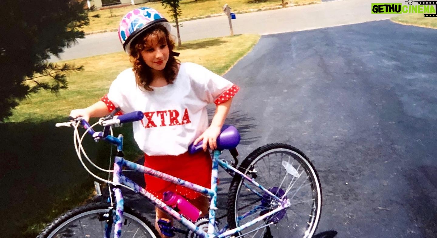 Melissa Rauch Instagram - #FBF Extra since the 90’s.