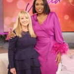 Melissa Rauch Instagram - So thrilled to be reunited with my just slightly taller incredible friend, @kareemabduljabbar_33 at the @jenniferhudsonshow 💖 I clearly grew a solid inch and half since last time we hung out! *Pay no mind to my heels! Thank you to the beyond wonderful @iamjhud for bringing us together again and for the terrific conversation about #NightCourt 💕
