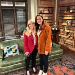 Melissa Rauch Instagram - In this moment our studio audience was thrilled to see the absolutely fantastic @melissafumero crushing it in tonight’s episode! Can you tell that I was just as excited as they were to have her there!? Check out this kickass new #NightCourt tonight at 8/7c on @nbc and streaming on @peacock 💙