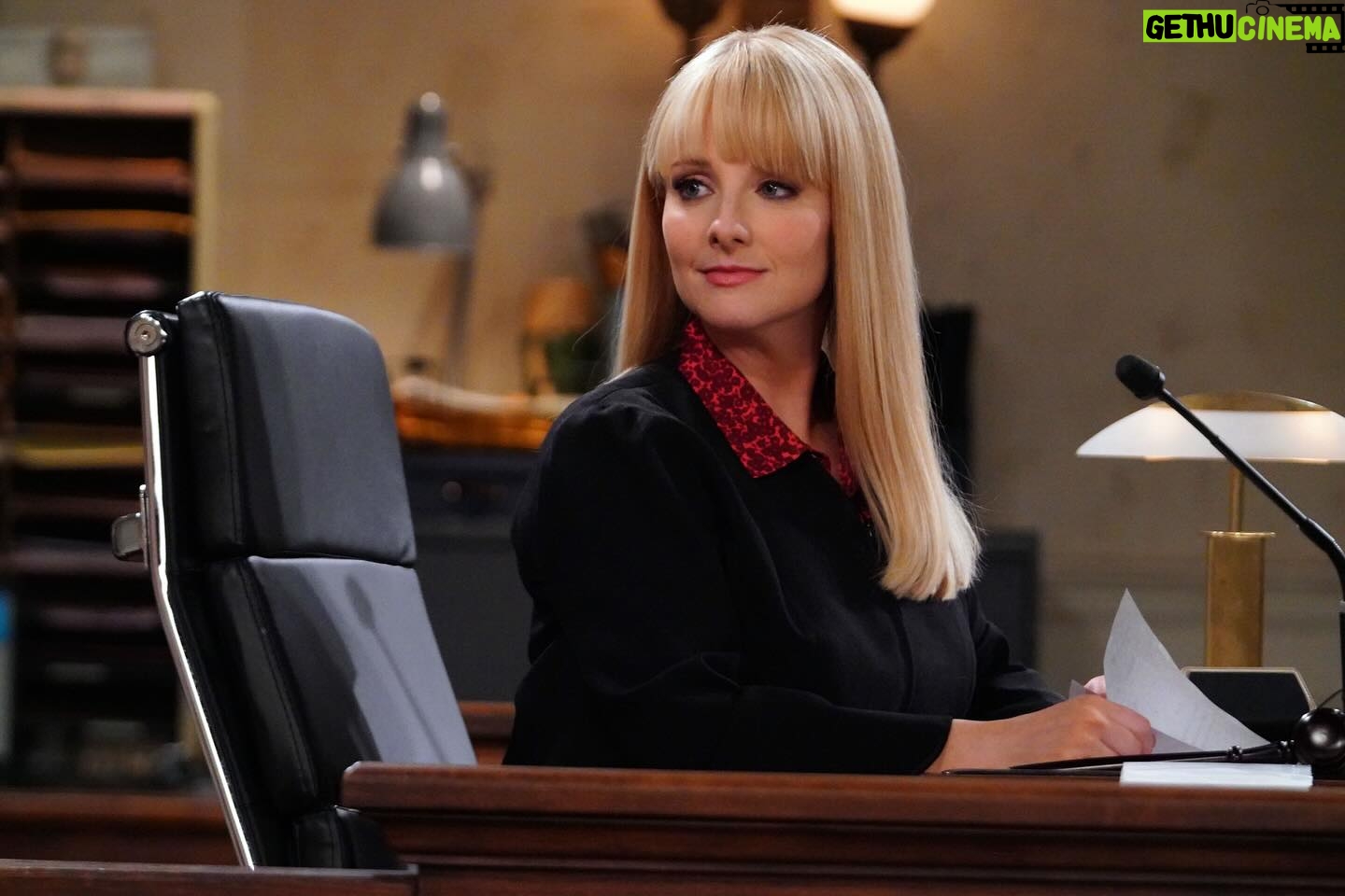 Melissa Rauch Instagram - Hey everybody! Please join us for an awesome new #NightCourt tonight at 8/7c on @nbc and streaming on @peacock 💙 See you there! 👩⚖️
