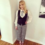 Melissa Rauch Instagram – Shoutout to these terrific people for my lewwwk yesterday morn:
Styling by the gifted lewk master: @kevinmichaelericson 💝
Hair/makeup: My dear friends @jenniferguerrerohair & @barbi_fonte who have been responsible for Bernadette’s hair and makeup as well as hours and hours of conversations in the chair I will hold dear to my heart always. 💖